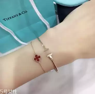 揭秘蒂芙尼手链材质 从贵金属到璀璨宝石的奢华密码