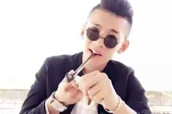 搞懂MC品牌迷局：你的朋友到底在炫耀游戏还是奢侈品