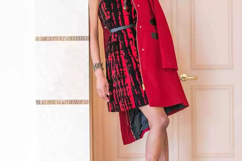 摆裙整理全攻略 告别杂乱衣柜的秘诀