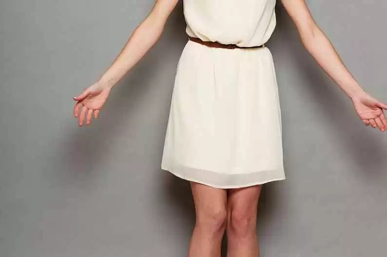 束脚裤搭配上衣全攻略让你穿出潮流范儿