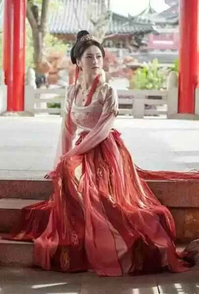 汉服脚下的风景线，这几双鞋让你美得毫不费力