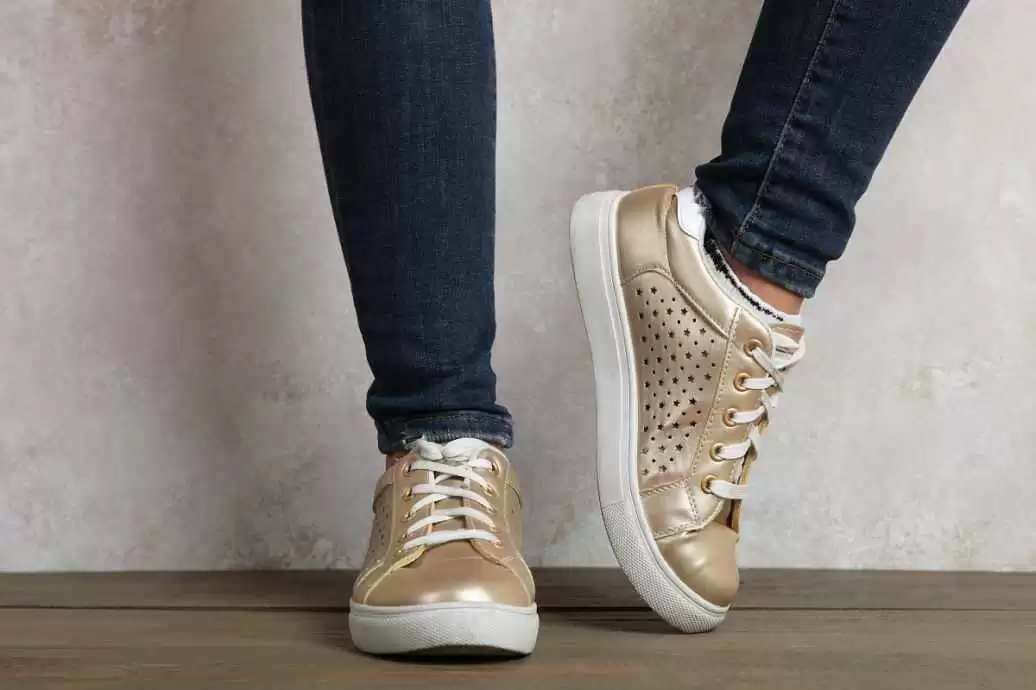 浅蓝裤子配鞋全攻略 从踩雷到时髦只需这几步