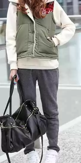 灰色裤子配啥上衣不显沉闷 这份搭配指南让你从衣柜找灵感