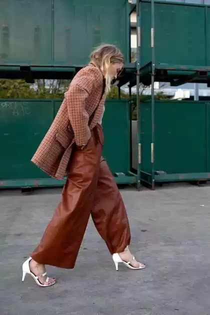 焦糖色是啥子嘛？从可乐到秋冬大衣都离不开的温暖秘密