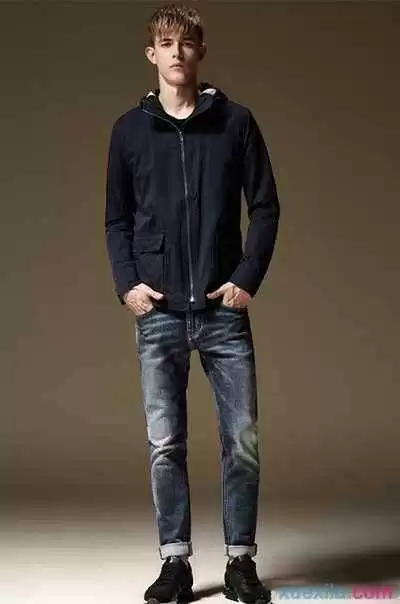 男士牛仔裤外套搭配全攻略 穿出你的风格与气场