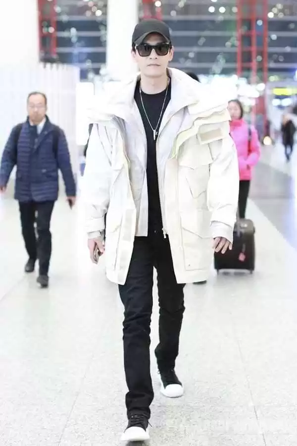 男士羽绒服搭配裤子全攻略这样穿保暖又有型