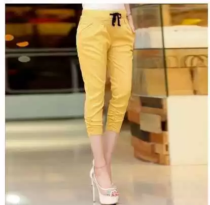 白色五分裤搭配上衣全攻略 穿出夏日清爽高级感