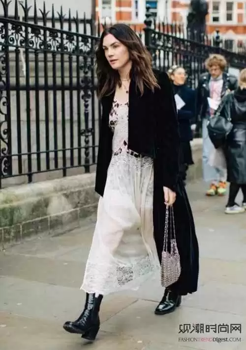 白色裙子配外套全攻略 从职场到休闲一网打尽