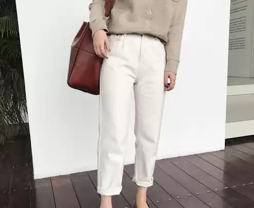 米色上衣搭配裤装全攻略 温暖显白穿出高级感