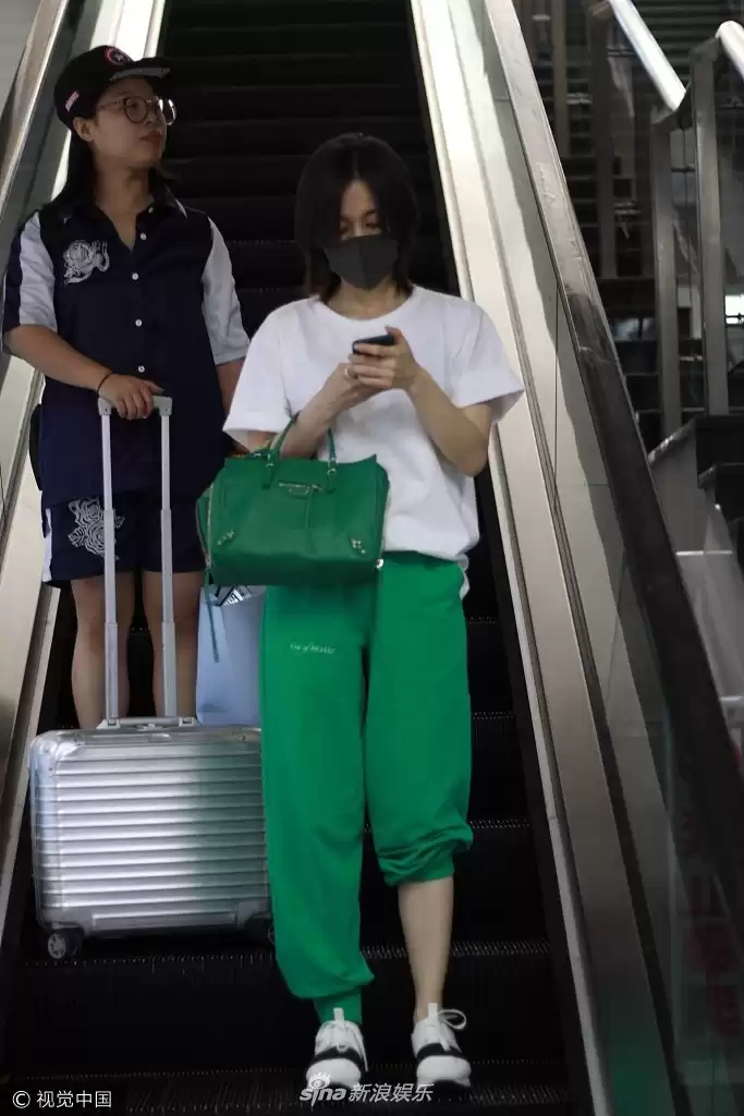 绿色T恤搭配全攻略 穿出属于你的春夏氛围感