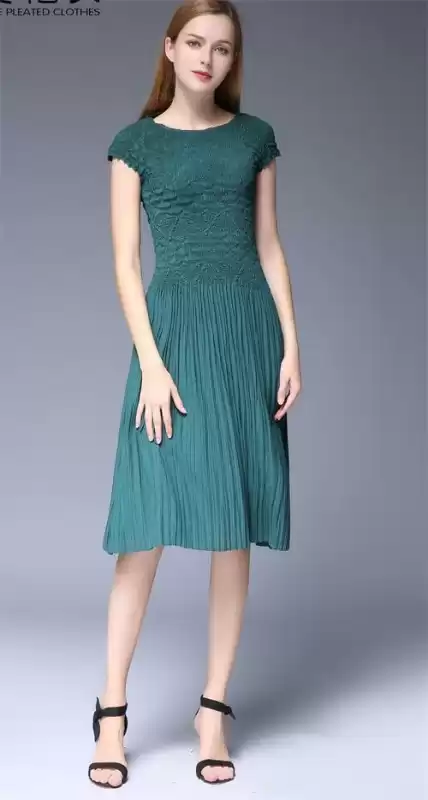 绿色裙子配鞋全攻略 轻松穿出高级感不再纠结