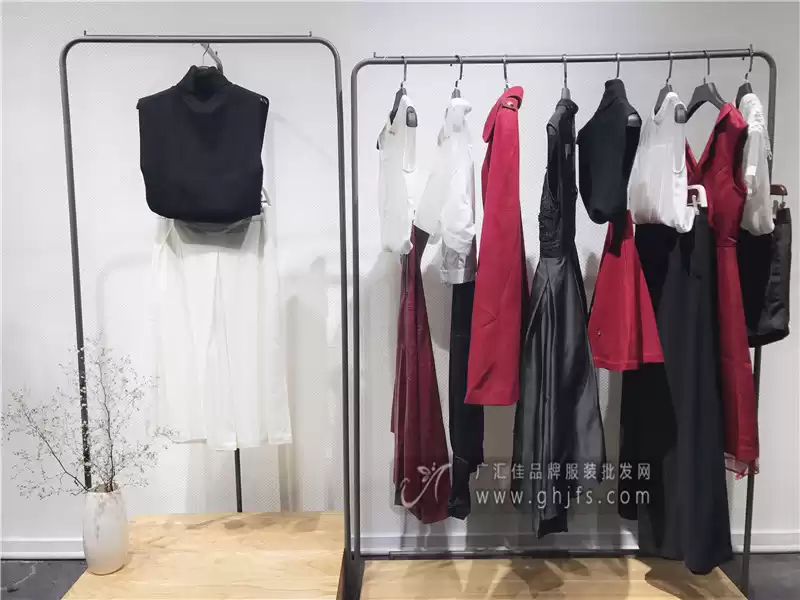 都市女性穿衣经：迪骊女装到底算不算大牌货？